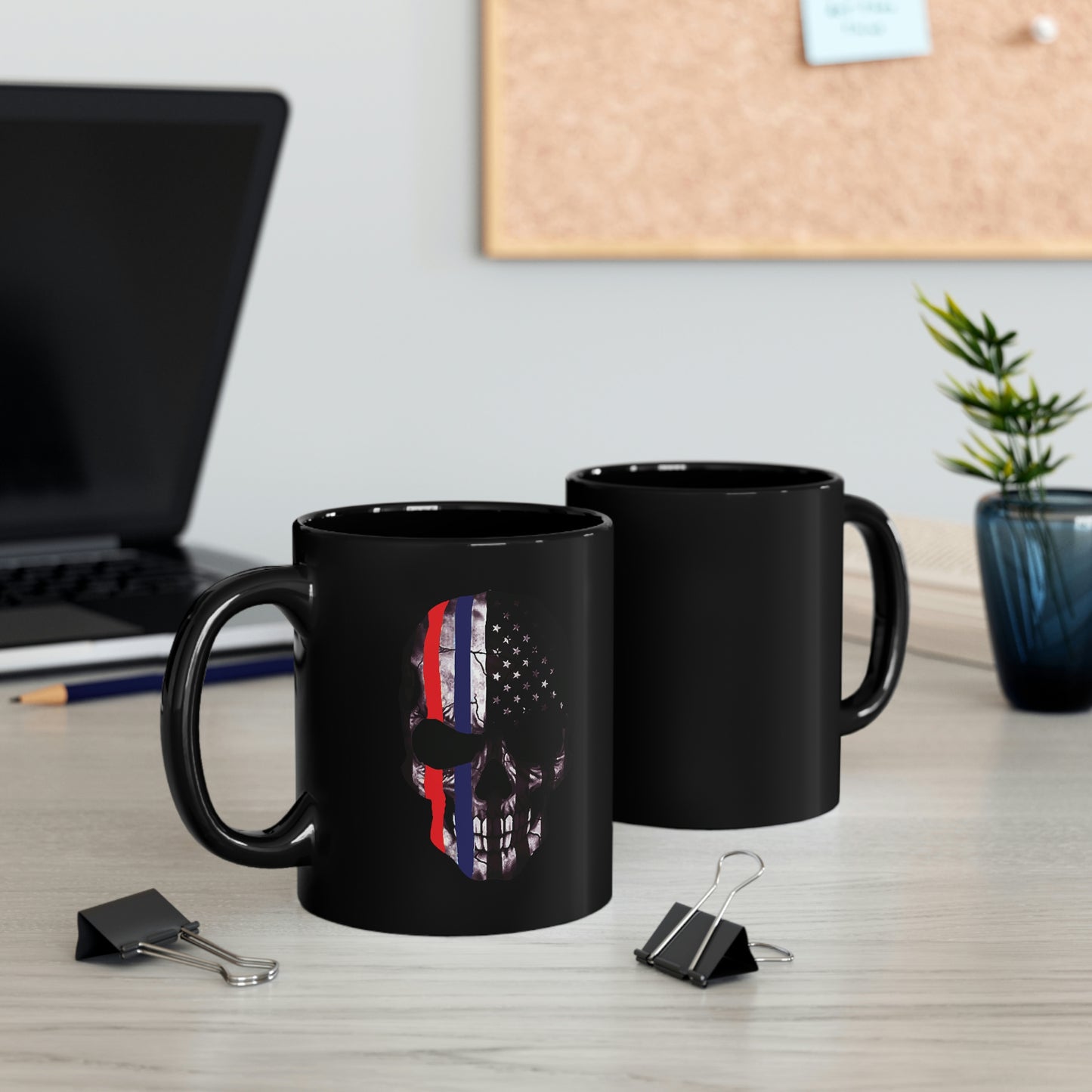 Cráneo patriótico - Taza negra de 11 oz